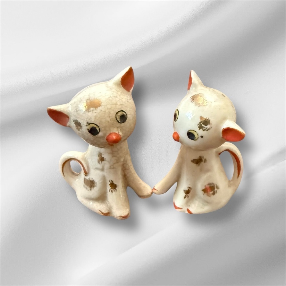 Vintage Cats Salt & Pepper Shakers